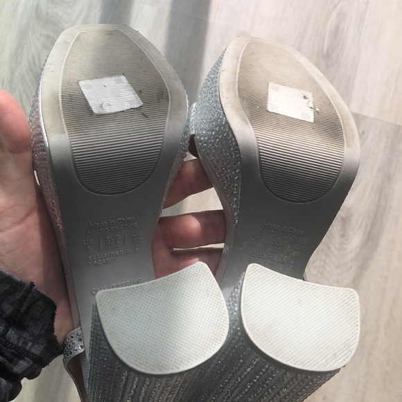 Sz 8-Silver “ Gretchen” heels - Picture 5 of 7